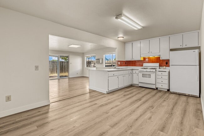 Building Photo - 10420 Greenford Dr