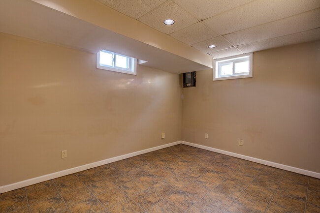Building Photo - 2830 Flintwood Dr