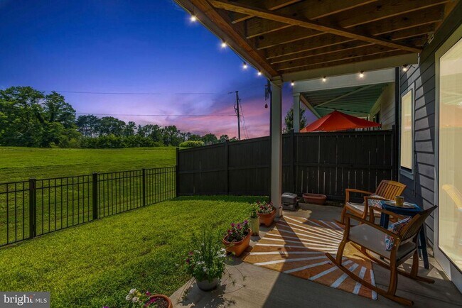 Building Photo - 609 Angelfish Wy