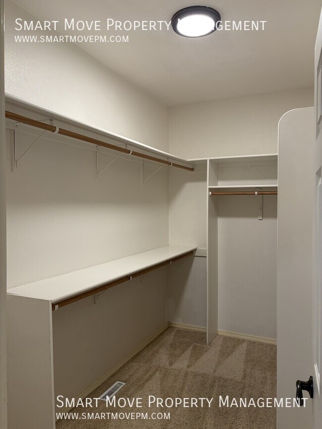 Building Photo - 682 Criterion-