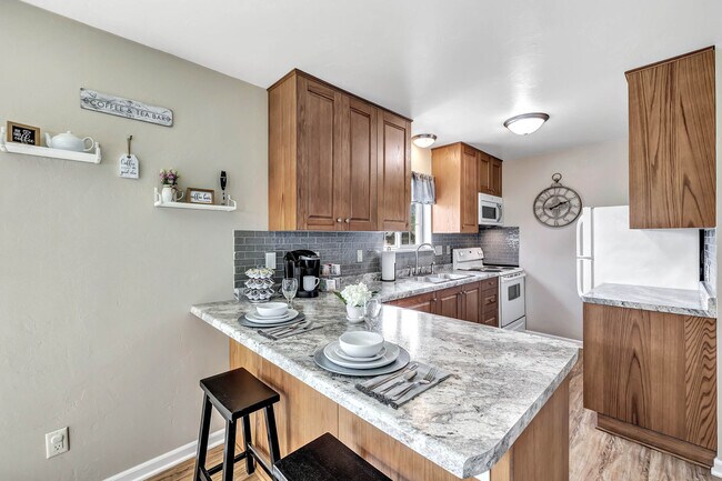 Building Photo - 341 Desplaine Rd