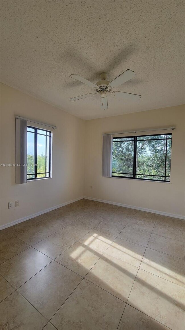 Building Photo - 3018 Alcazar Pl