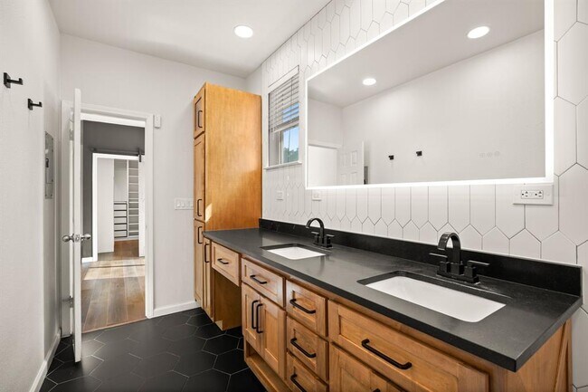 Building Photo - 6607 Avenida Ann St
