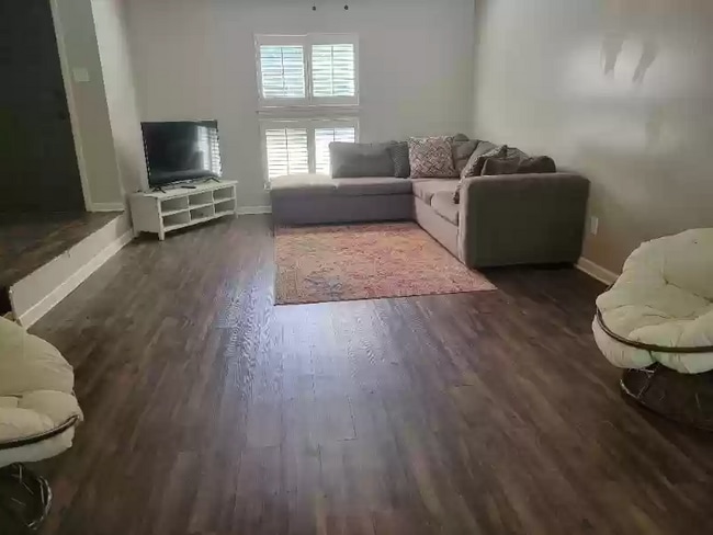 Building Photo - 10025 Nadina Dr SE