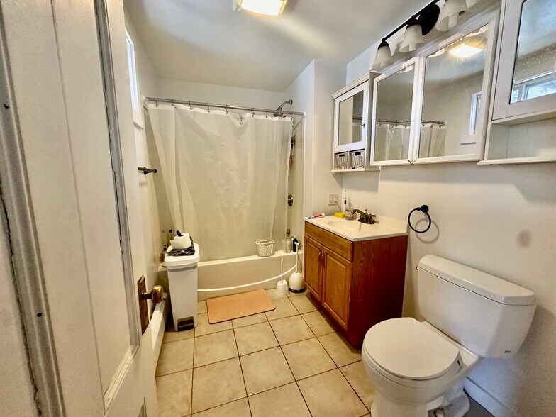 Building Photo - 166 Magazine St