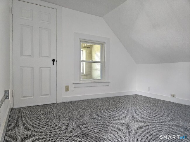 Building Photo - 21 Sigourney St