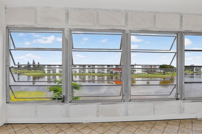 Building Photo - 3045 Cornwall C