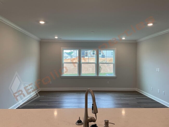 Building Photo - Spacious 4 Bedroom, 3 Bathroom Home w/ 2-C...