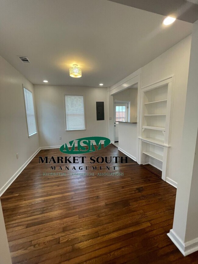 Building Photo - BEAUTIFUL HOME- AVAILABLE JULY 15