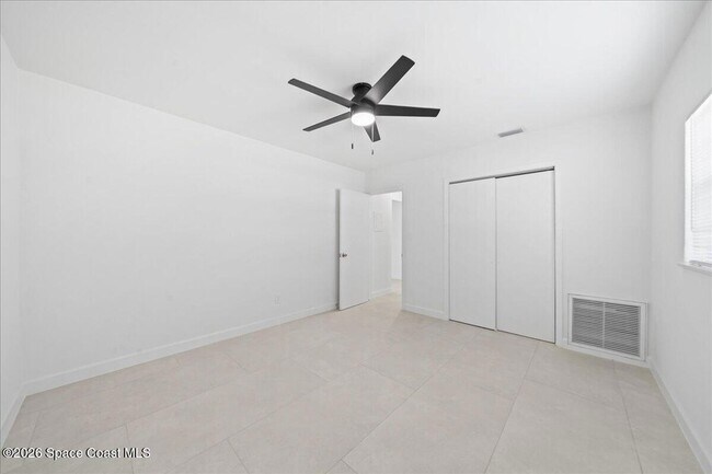 Building Photo - 154 Crescent Beach Dr