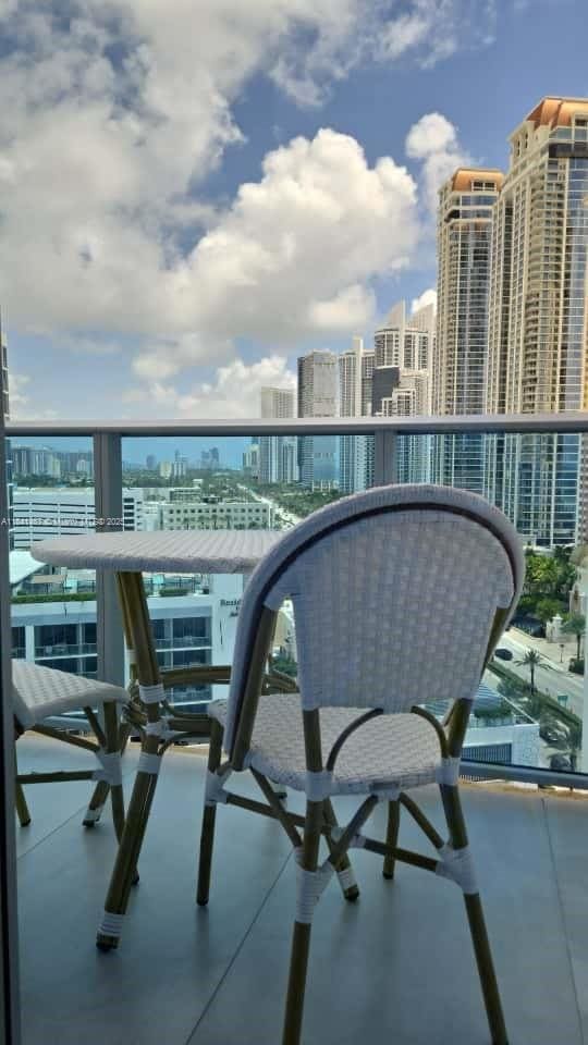 Building Photo - 17550 Collins Ave