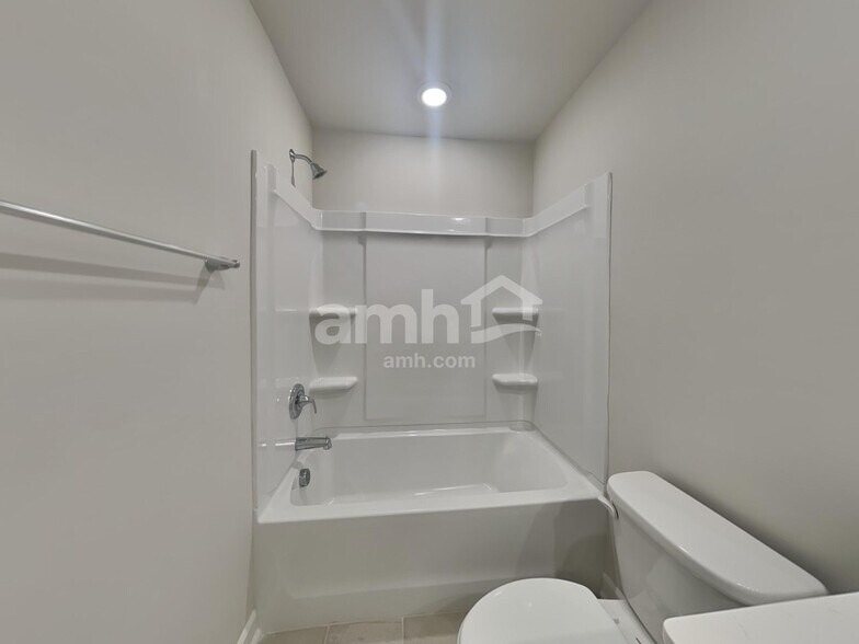Building Photo - 202 Granby Trl