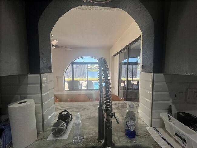 Building Photo - 470 Strasburg Dr