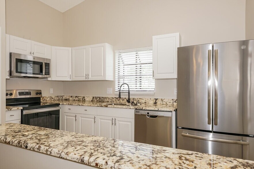 Building Photo - 634 Monroe Harbor Pl