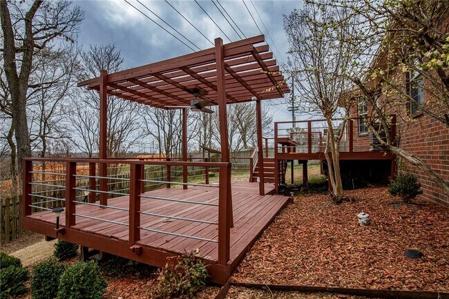Building Photo - 2803 Foxwood Dr