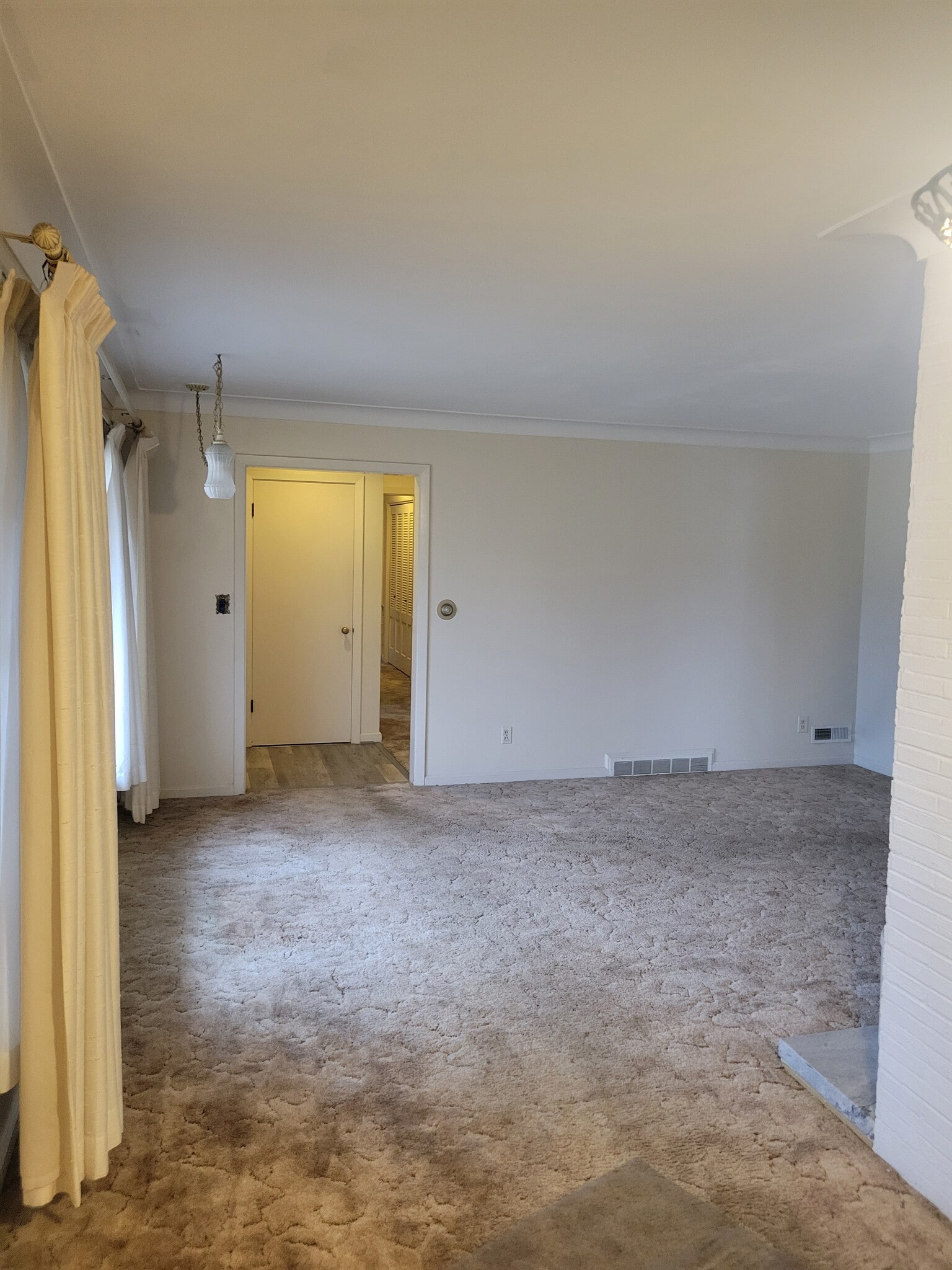 Building Photo - 2123 Eileen Rd