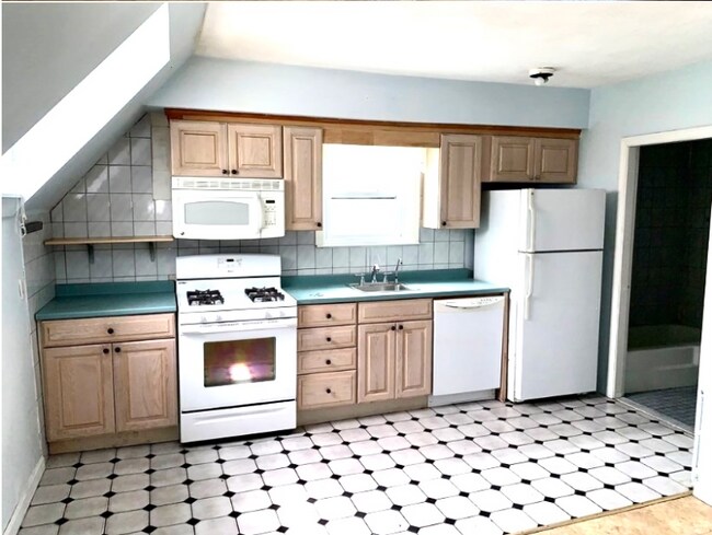 Primary Photo - 172 Pleasant St