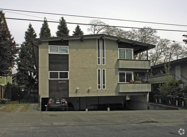 Building Photo - 8806 Nesbit Ave N