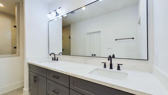 Building Photo - 5212 Pine Tree Dr