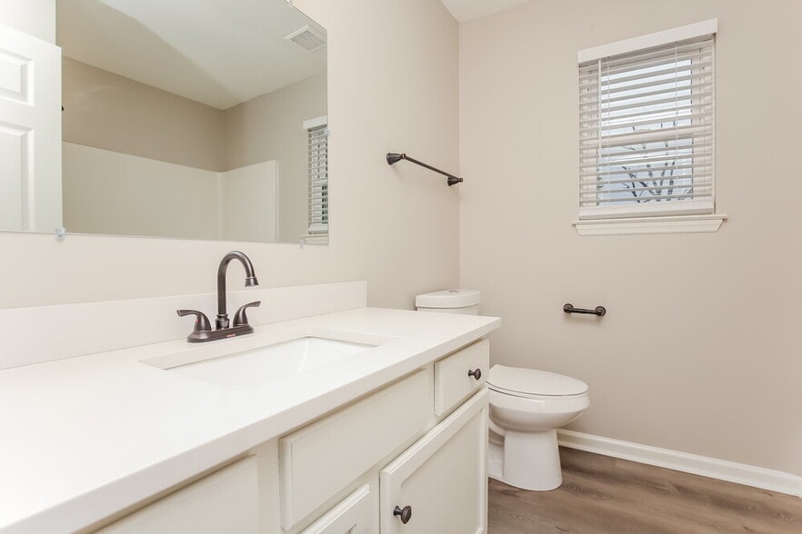 Building Photo - 6628 Shadyview Dr