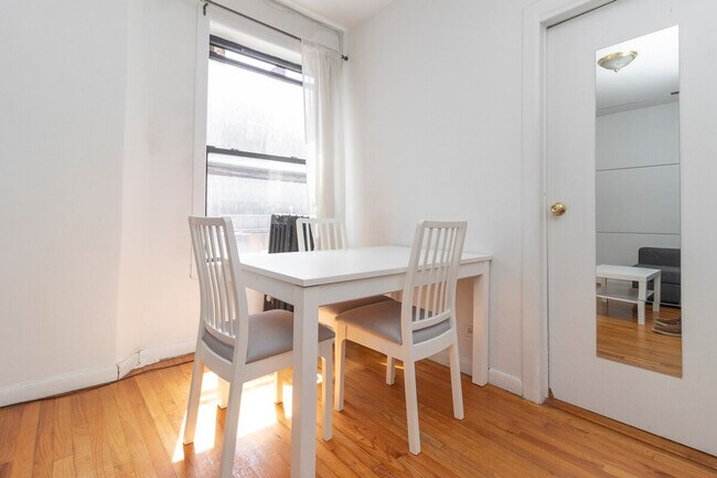 Building Photo - 329 E 94th St