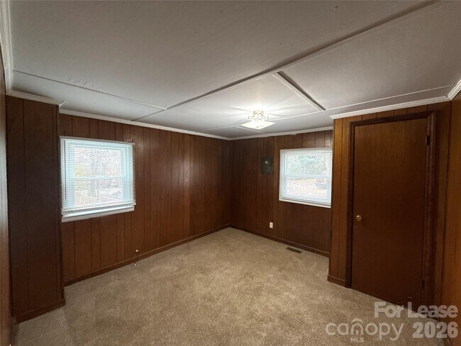 Building Photo - 3131 Seymour Dr