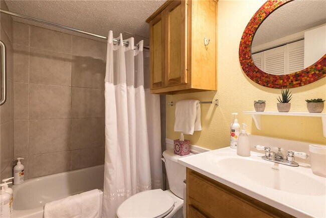 Building Photo - 2204 Trailside Dr