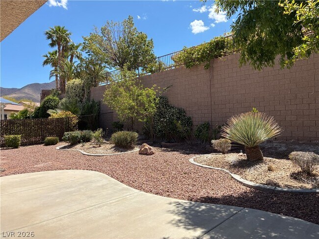 Building Photo - 2237 Canyonville Dr