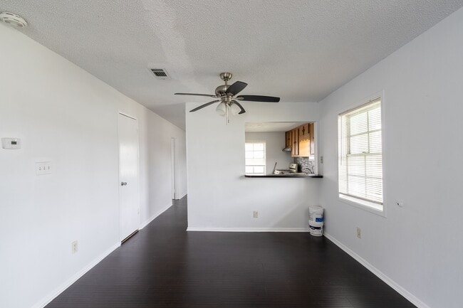 Building Photo - 629 13th Ave N