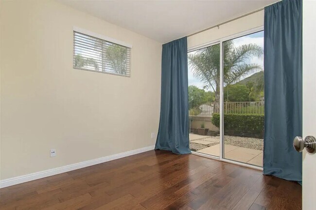 Building Photo - RANCHO BERNARDO / VISTA DEL LARGO - Nice 3...