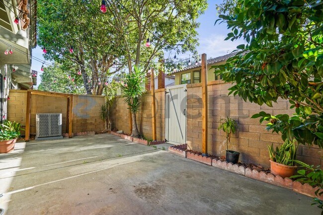 Building Photo - 16810 Picadilly Ln