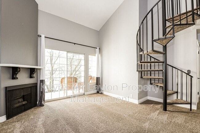 Building Photo - 650 S Main St