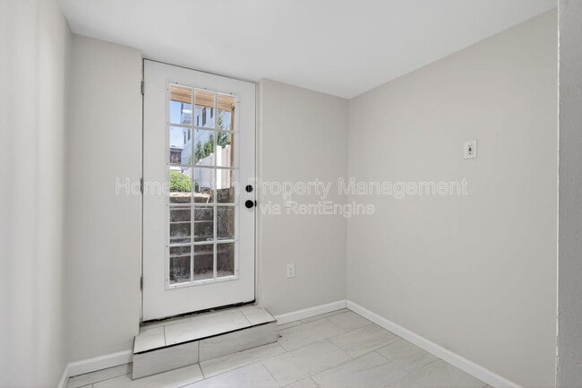 Building Photo - 4561 Laclede Ave