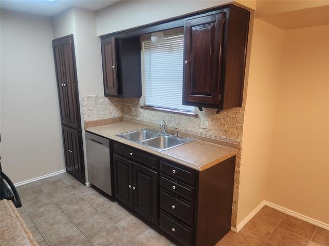 Building Photo - 4302 N Chisholm Trail