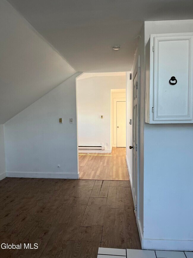 Building Photo - 154 Spring St