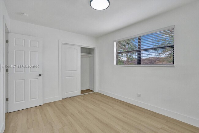 Building Photo - 1960 SW 68th Way