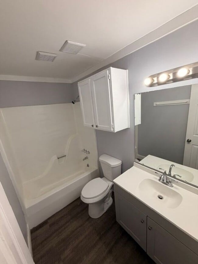 Building Photo - Beautiful 2 bedroom Apartment!