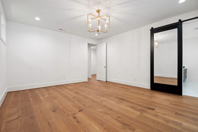 Building Photo - Modern 5-bedroom, 5-bathroom home in Durham