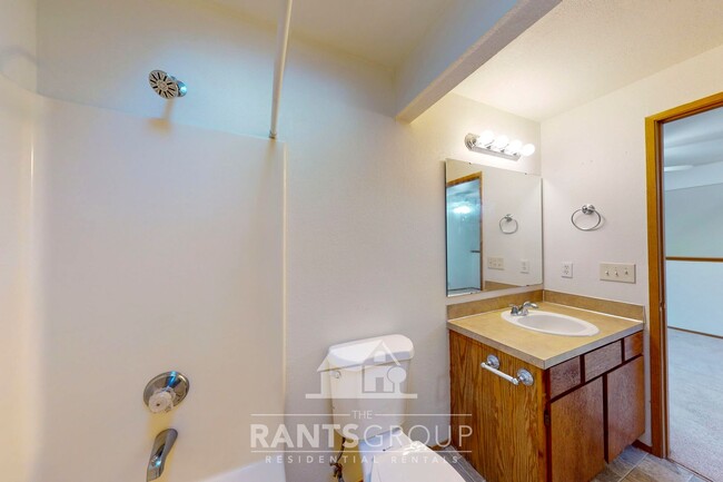 Building Photo - Lovely pet-free end unit in an established...