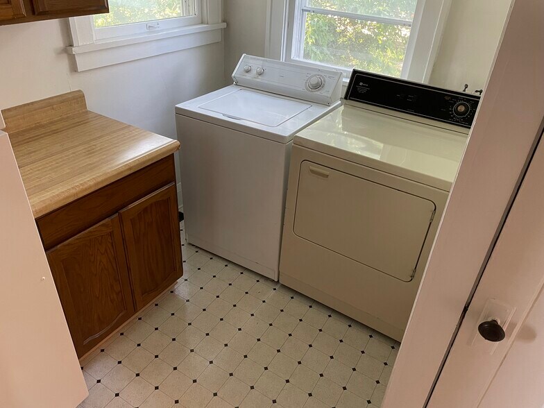 Laundry - 506 S 4th St