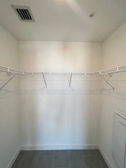 Building Photo - 108 NW 27th St