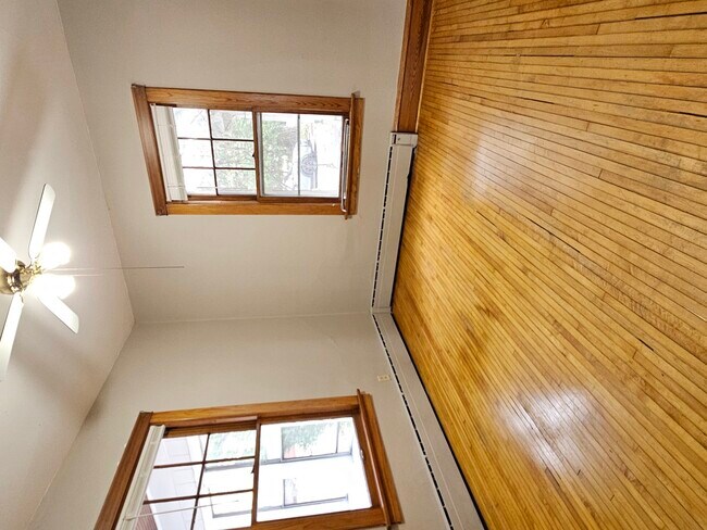 Building Photo - 211 Edwards Ave