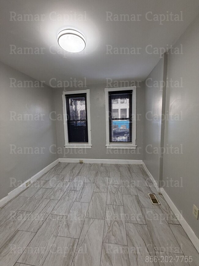 Building Photo - 714 Vine St