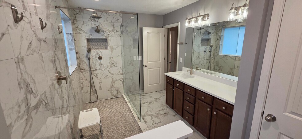 Building Photo - 7417 Golden Apple Dr