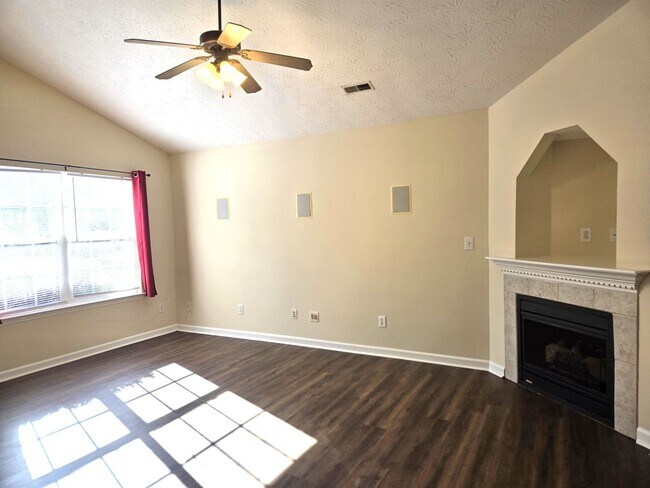 Building Photo - 3 Bedroom Ranch in Great Acres 251024