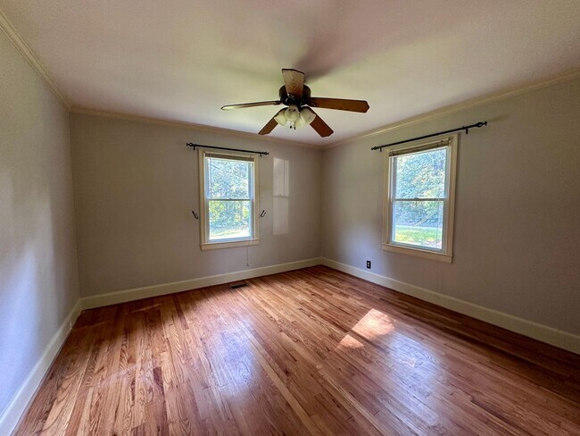 Building Photo - 3 Bedroom House on One Acre of Land!