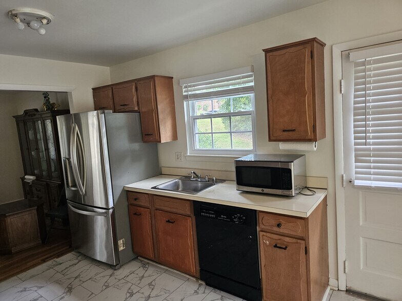 Building Photo - 1404 Chilton Dr