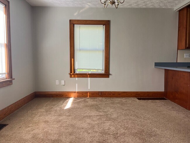 Building Photo - 3 bedroom 2 bath house