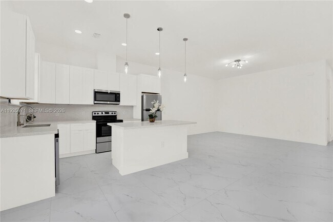 Building Photo - 66 Organ St