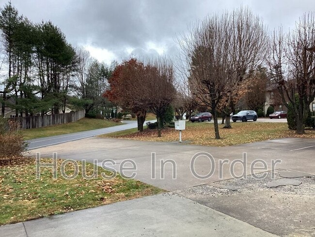 Building Photo - 1230 State St